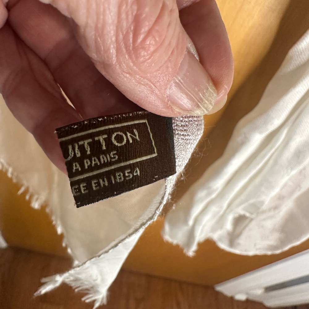 Louis Vuitton White Scarf - Picture 4 of 5